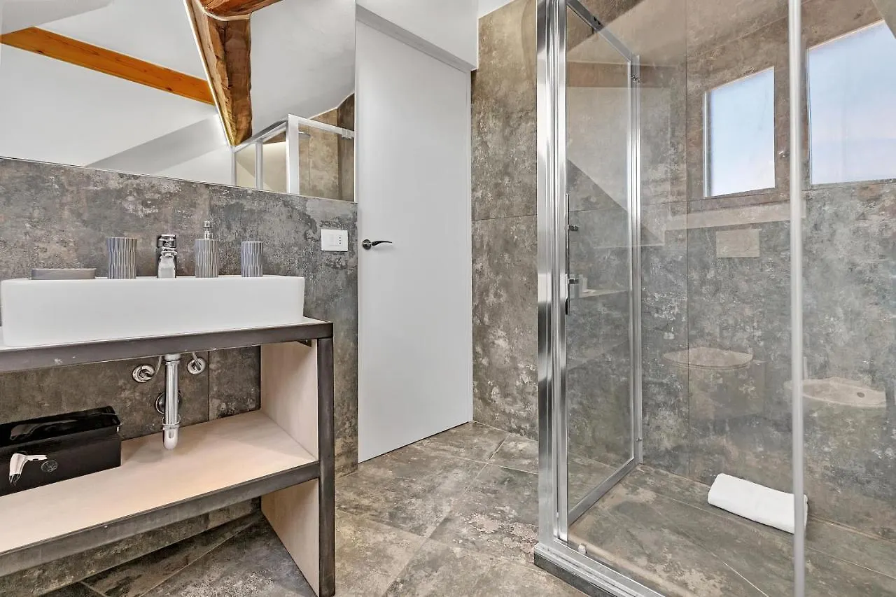 Cosmopolitan Apartment Milan